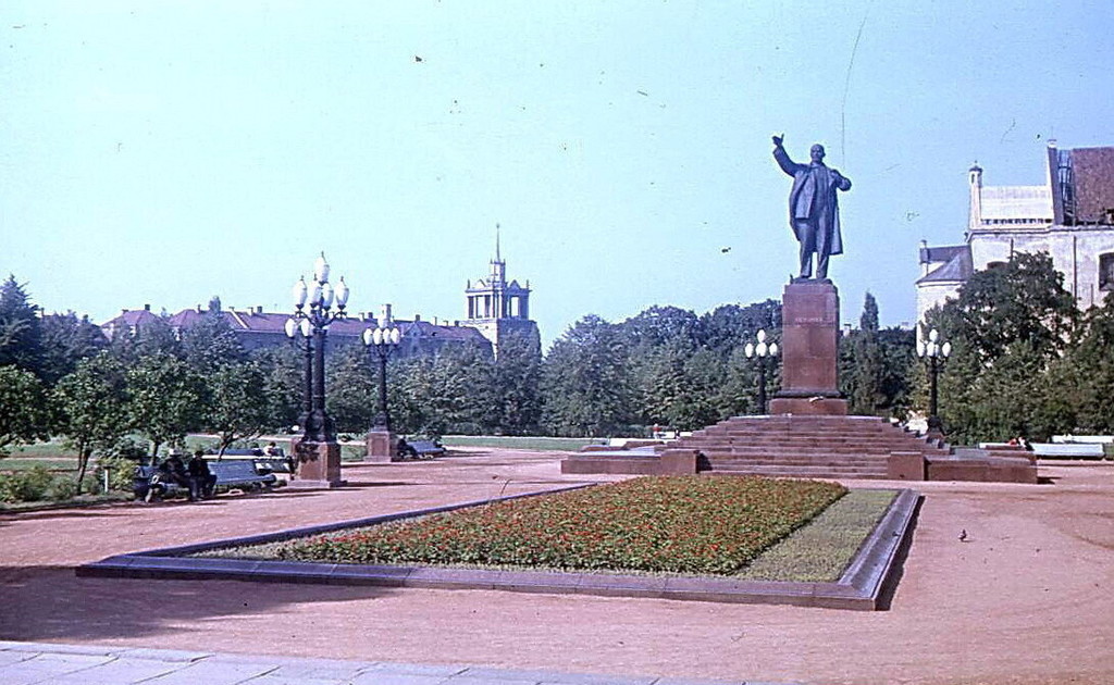 Lenino aikštėje