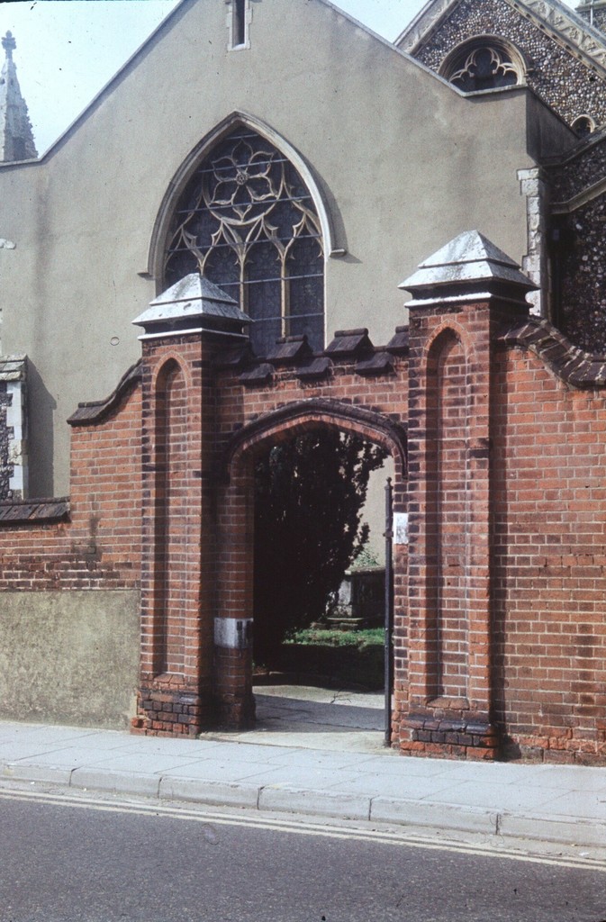 Bolton Lane entrance to St Margarets Churchyard