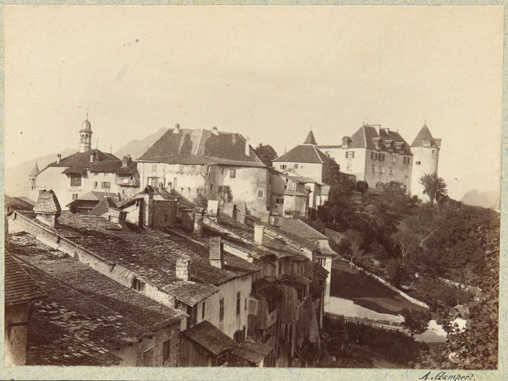 Fribourg, Gruyères: le château et les toits du bourg