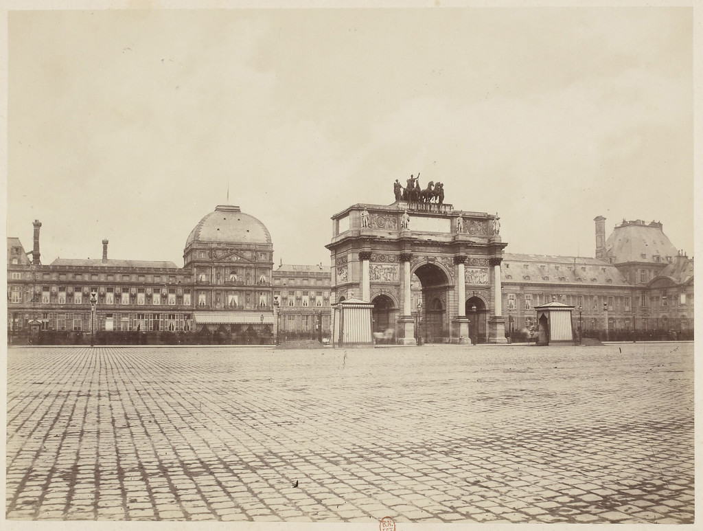 Arc de triomphe du Carrousel et le Palais des Tuileries