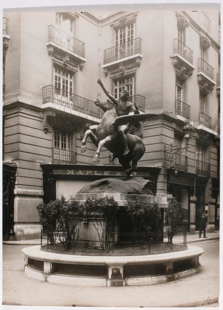 Square de l'Opéra. Groupe équestre en bronze réalisé par Falguière