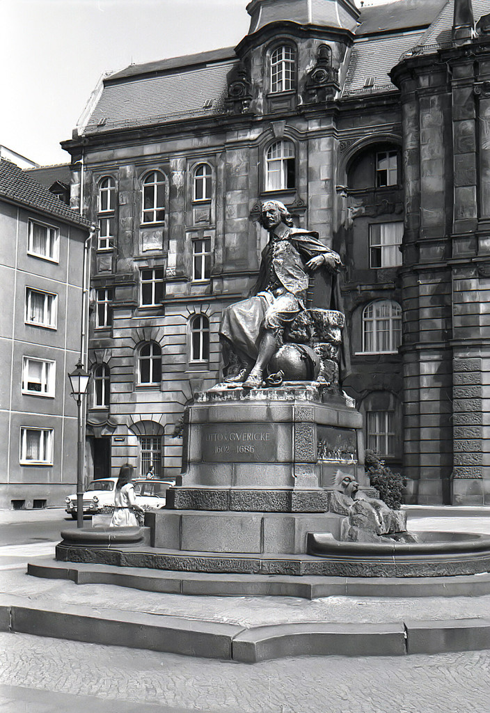 Denkmal für Otto von Guerick in Magdeburg