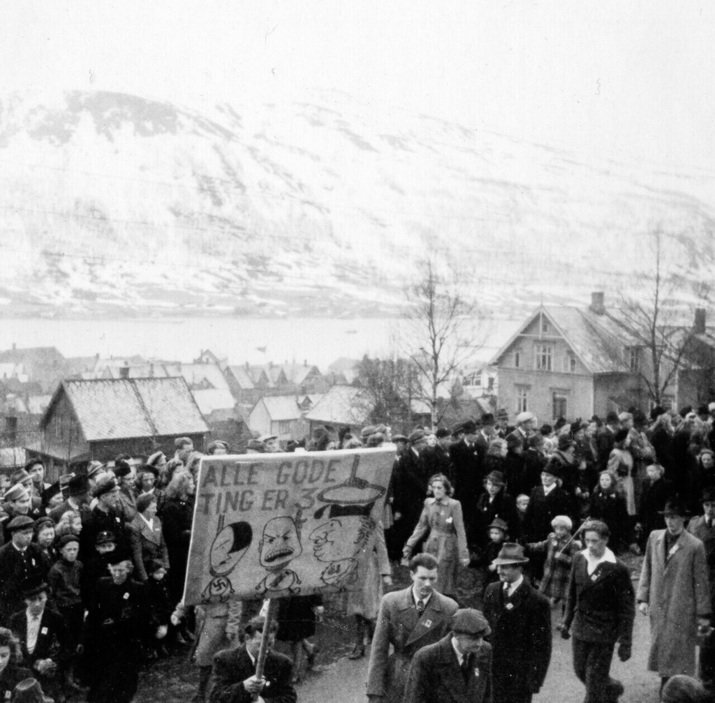 Folketog i Skolegata i Tromsø