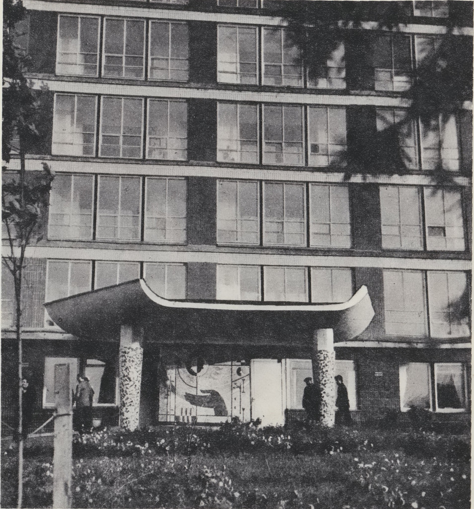 Фрагмент фасада хірургічнага будынка з прыёмным аддзяленнем