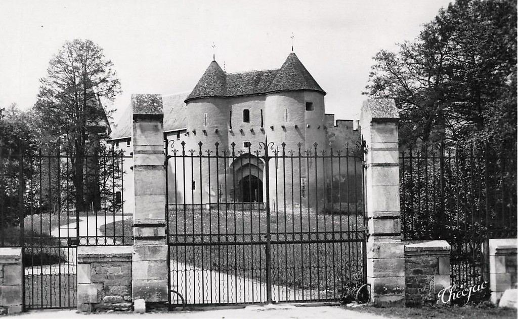 Château d'Ainay-le-Vieil - Vue d'ensemble