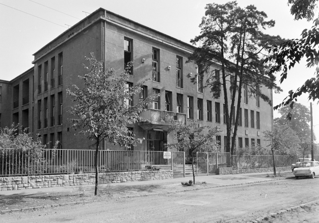 Laky Adolf utca 41-49., Fővárosi Kefe- és Seprűgyártó Vállalat