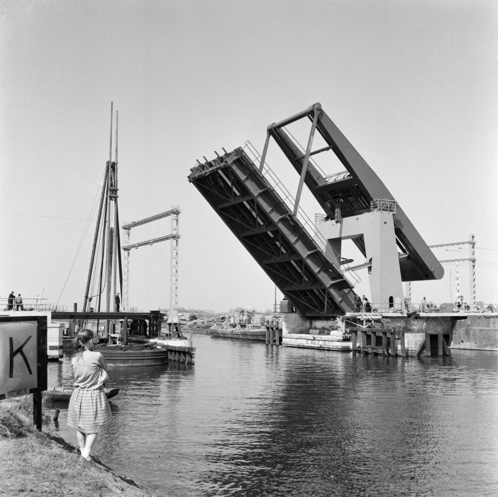 Spoorbrug over het Noordhollandsch Kanaal in Alkmaar