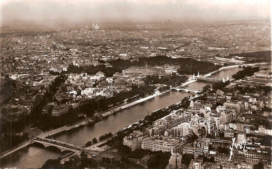 PARIS Panorama sur la Seine et la butte Montmartre