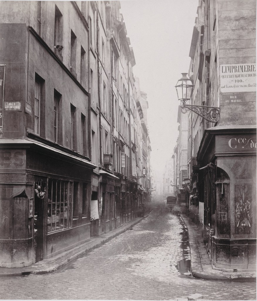 Rue Beaubourg, vue prise de la rue au Maire