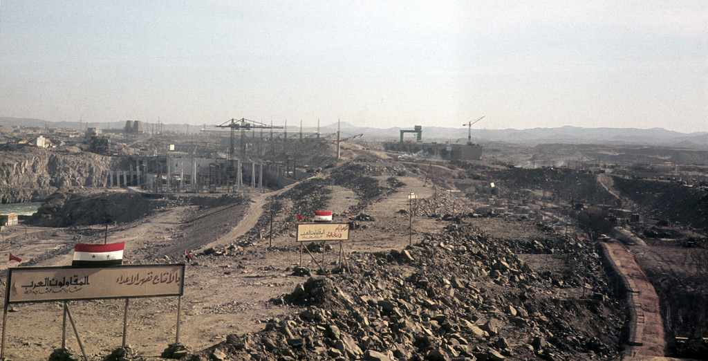 On the construction of the Aswan power plant (I)