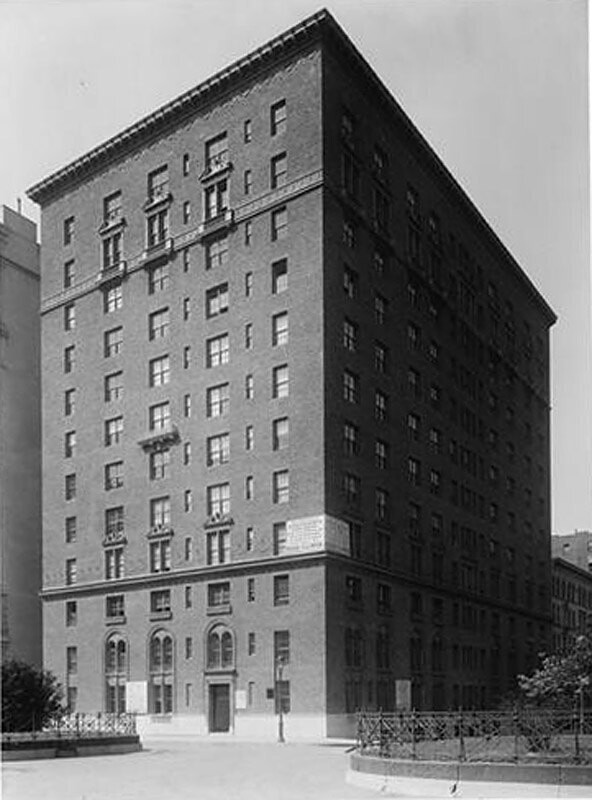 850 Park Avenue at the S.W. corner of 77th Street. Apartments, general exterior.