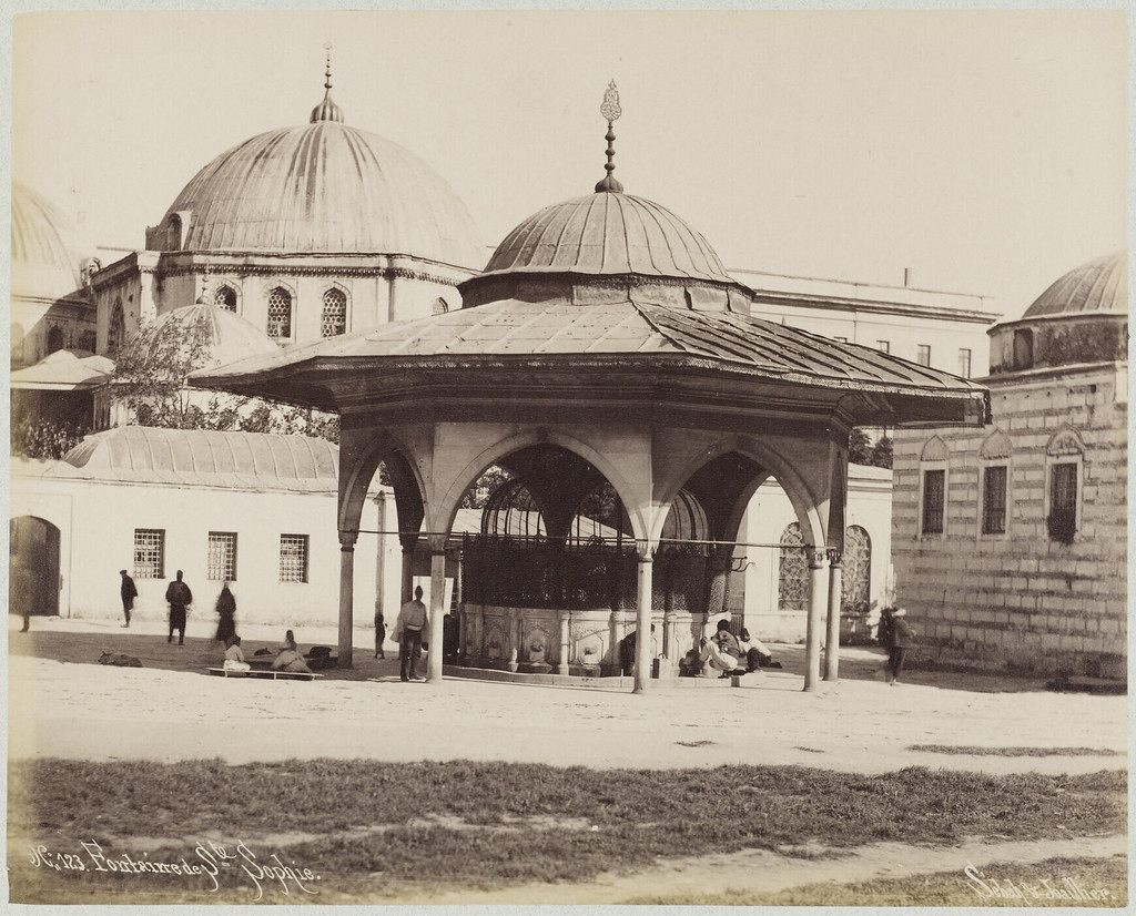Konstantinopolis. Ayasofya'nın girişinin önündeki yıkama çeşmesi