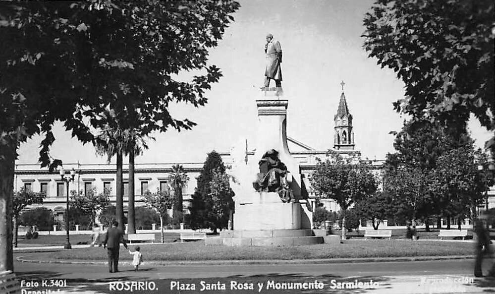 Rosario. Plaza Santa Rosa y Monumento Sarmiento