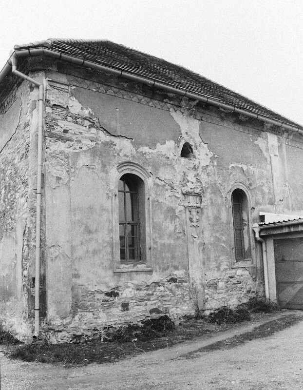 Radnice, synagoga, východní průčelí před opravou