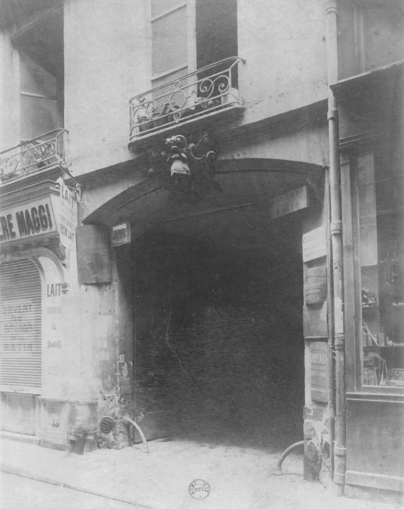 20 rue Saint-Sauveur. Hôtel du 18e siècle: Passage d'entrée