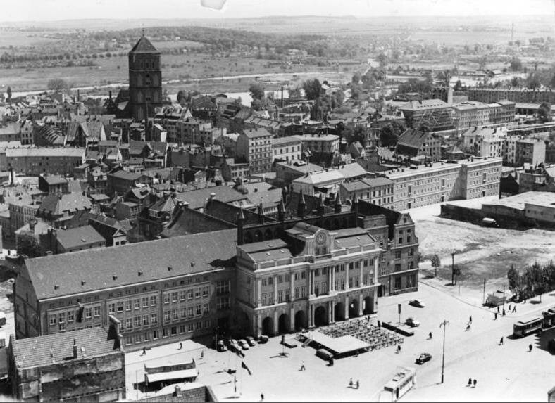 Blick von der Marienkirche auf das Rathaus und die Nicolaikirche