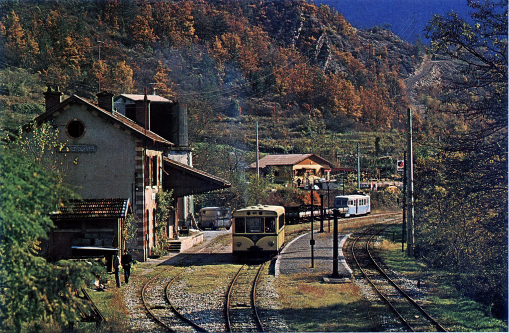 Chemin de Fer de Provence. Autorail SY et train de travaux en gare de Villars sur Var