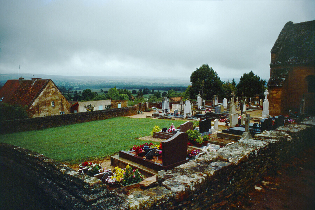 Ameugny, cimetière de l'église