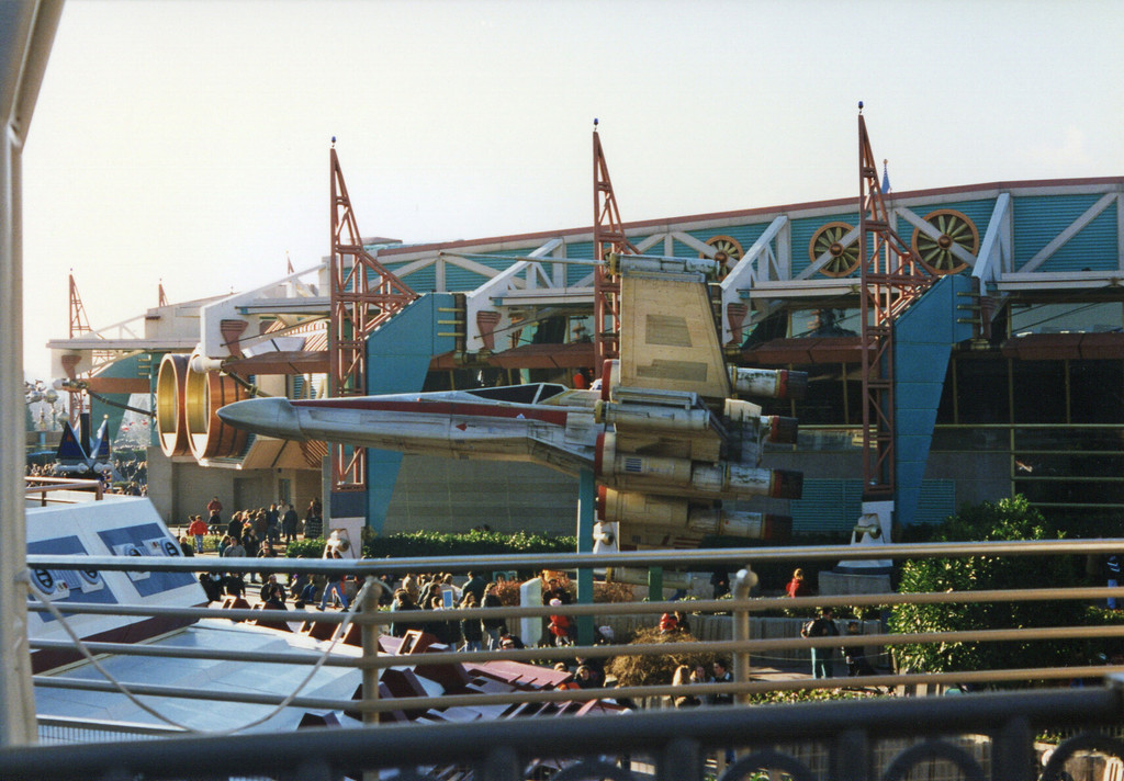 Walt Disney Studios Park. Type with annular w / d park