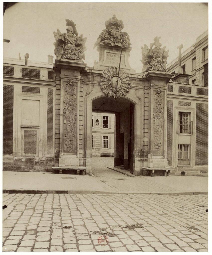 Porte de l'Ecole Militaire de l'Artillerie et du Génie, Rue Gambetta