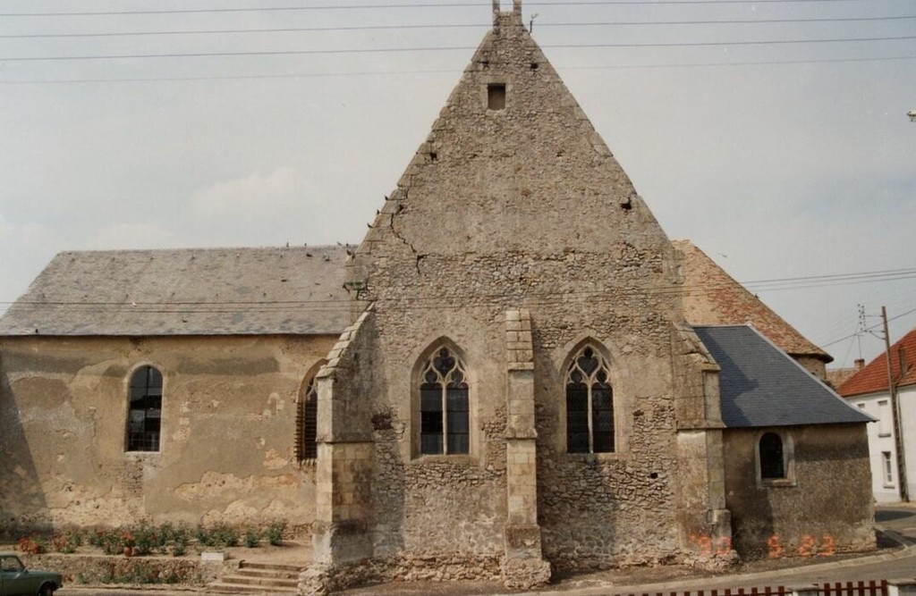 Saint-Georges-du-Rosay. Église Saint-Georges. Façade latérale sud