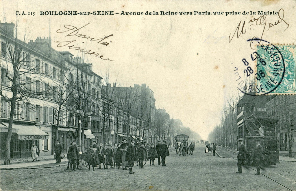 Avenue de la Reine vers Paris, vue prise de la Mairie
