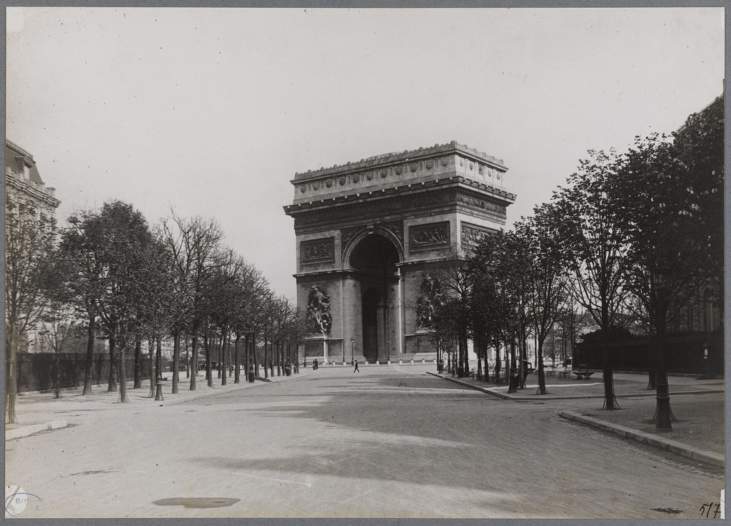 Arc de triomphe depuis l'avenue du Bois de Boulogne