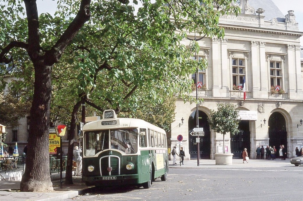 Place Gambetta: La mairie du 20ème arrondissement