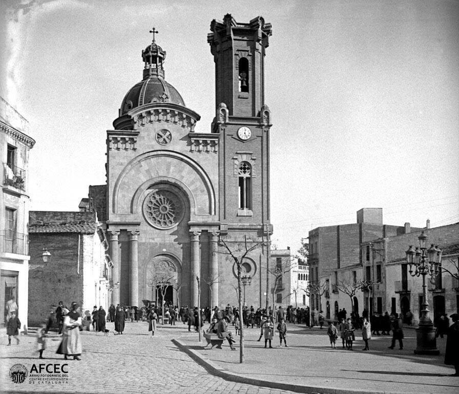 L'església de Sant Andreu i la plaça Orfila, abans de l'obertura del passeig de Torres i Bages