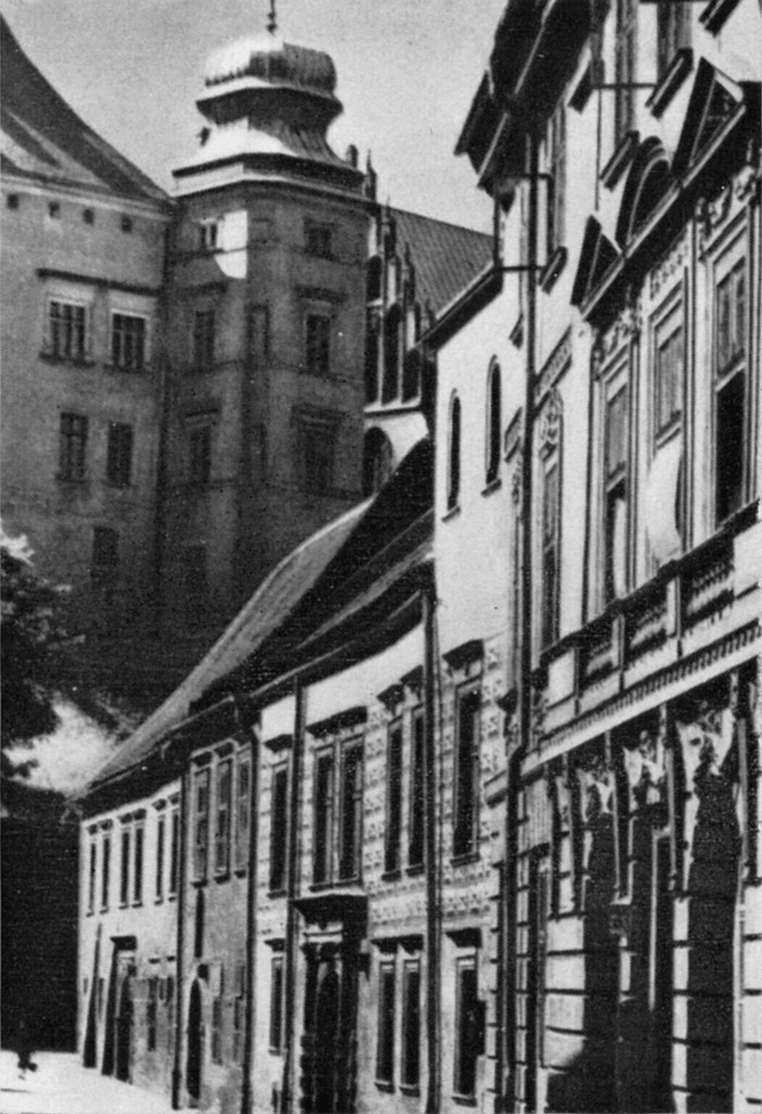 Ulica Kanonicza. W tle - Wawel