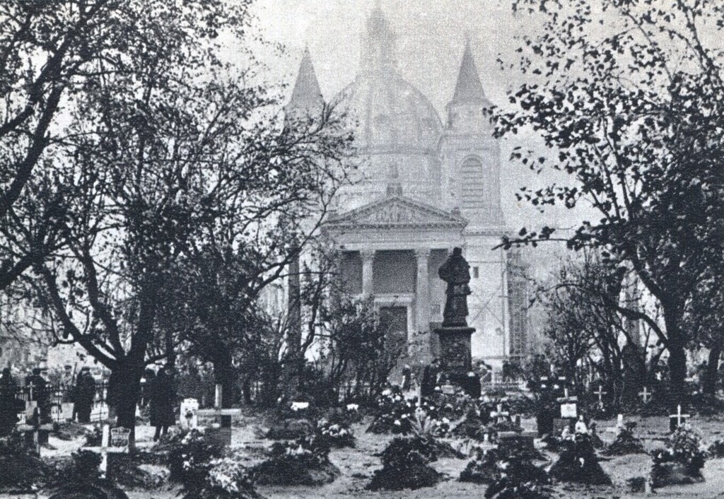Prowizoryczny cmentarz na pl. Trzech Krzyży