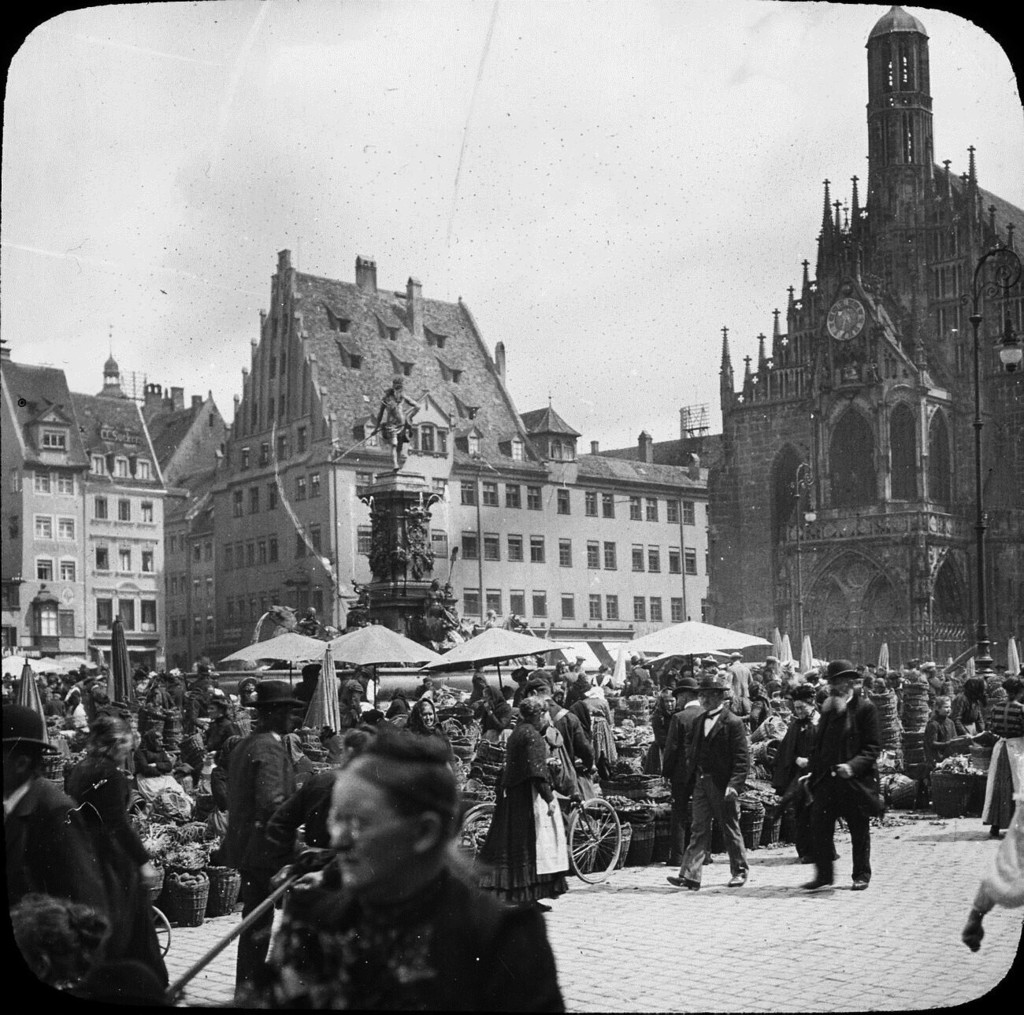 Marknad på torget vid Frauenkirche, Nürnberg