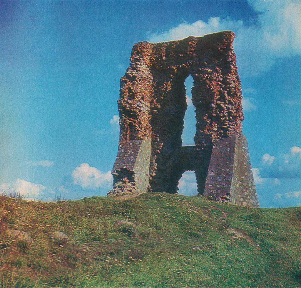 Руіны касцяной вежа Навагрудскага замка
