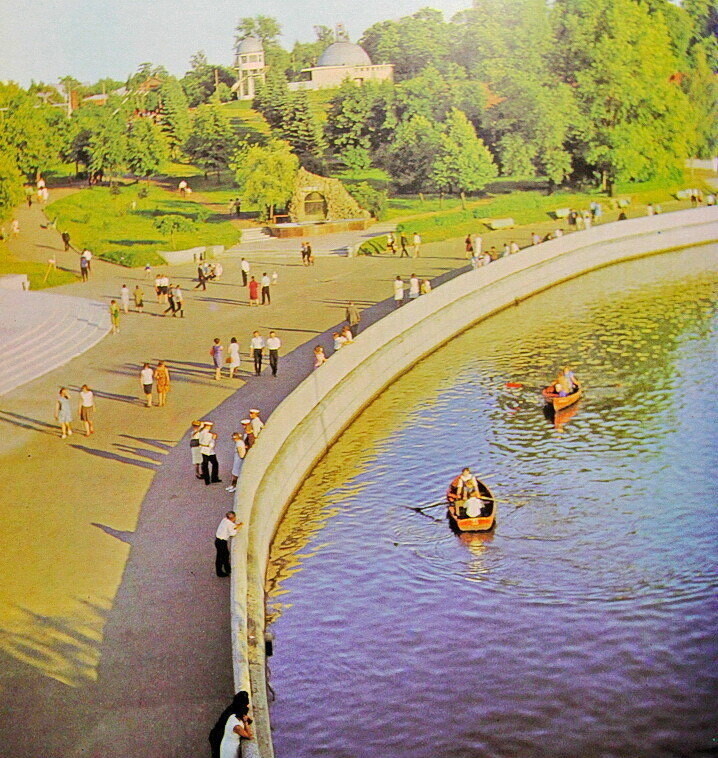Набережная реки Свислочь в парке имени М. Горького