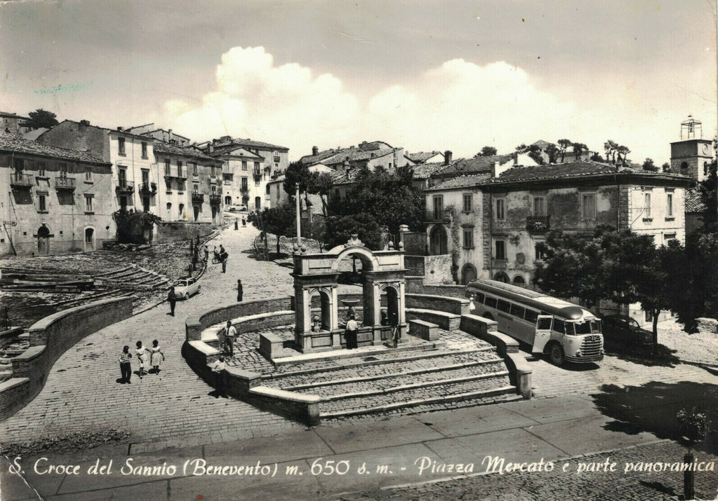 Santa Croce del Sannio, Piazza Mercato