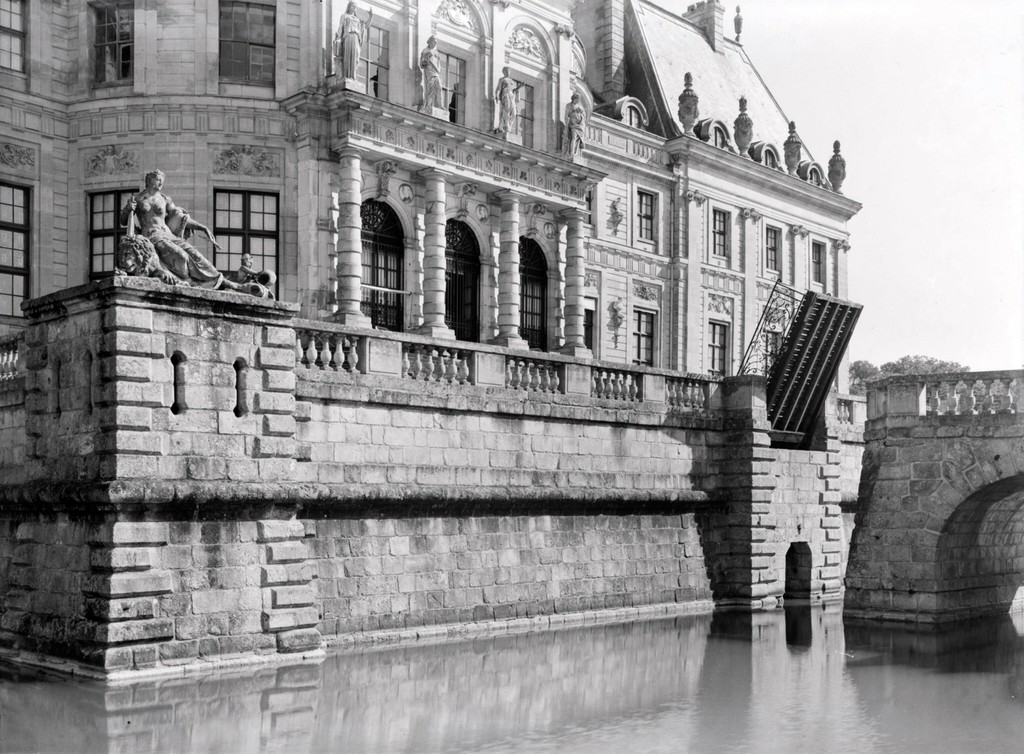 Château de Vaux-le-Vicomte à Maincy : les Douves et Le Pont-levis