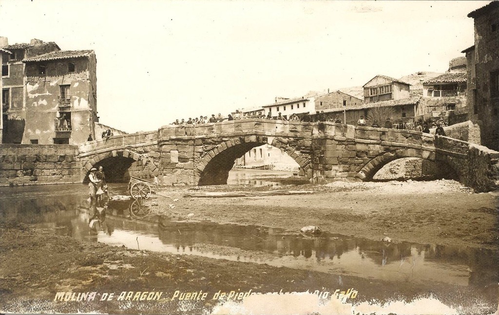 Molina de Aragón, Puente de piedra sobre el rio Gallo