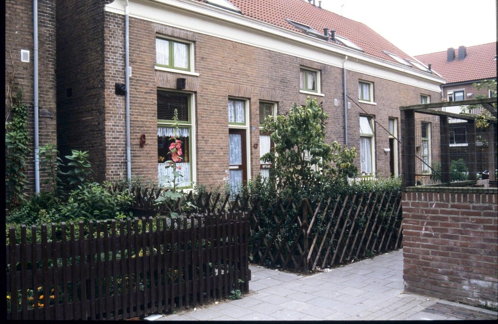 Woningen in een inham van de Nijhoffstraat