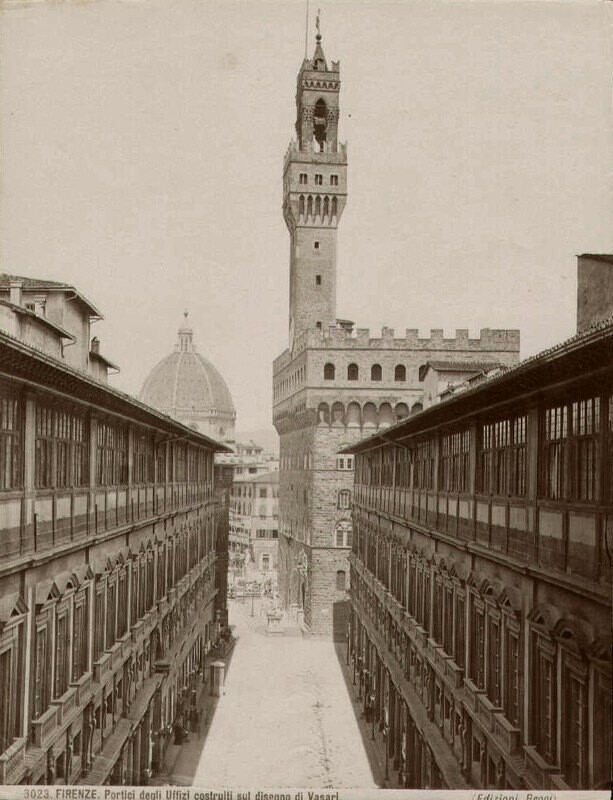 Firenze - Portici degli Uffizi costruiti sul disegno di Vasari