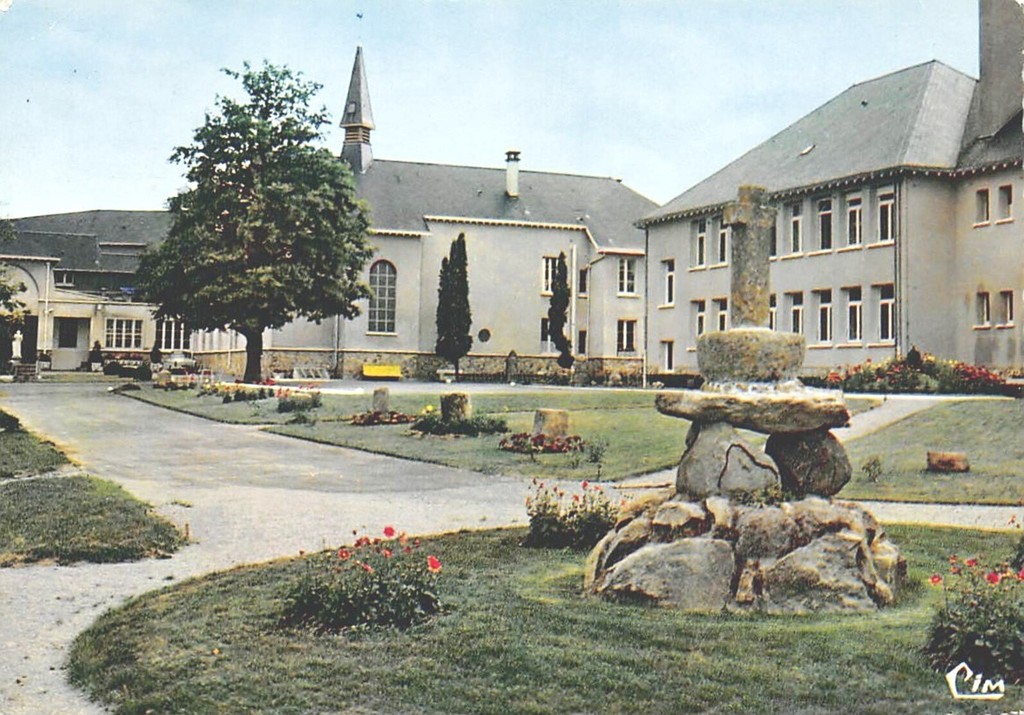 Magnac-Laval. Hôpital Rural - Le Calvaire