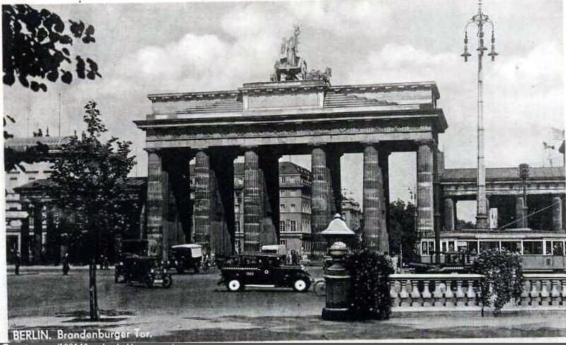 Berlin Brandenburger Tor Autos, Straßenbahn vor 1940 ungelaufen