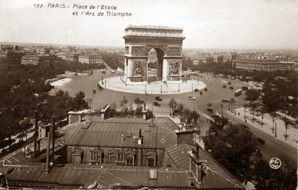 Paris parc de l'Etoile et l'Arc de Triomphe
