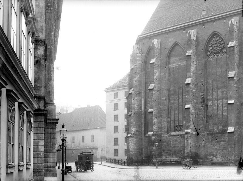 Minoritenplatz, Minoritenkirche.