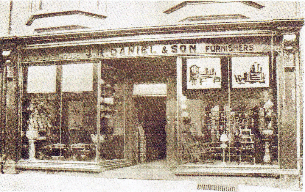 Shop frontage of No. 19 High Street