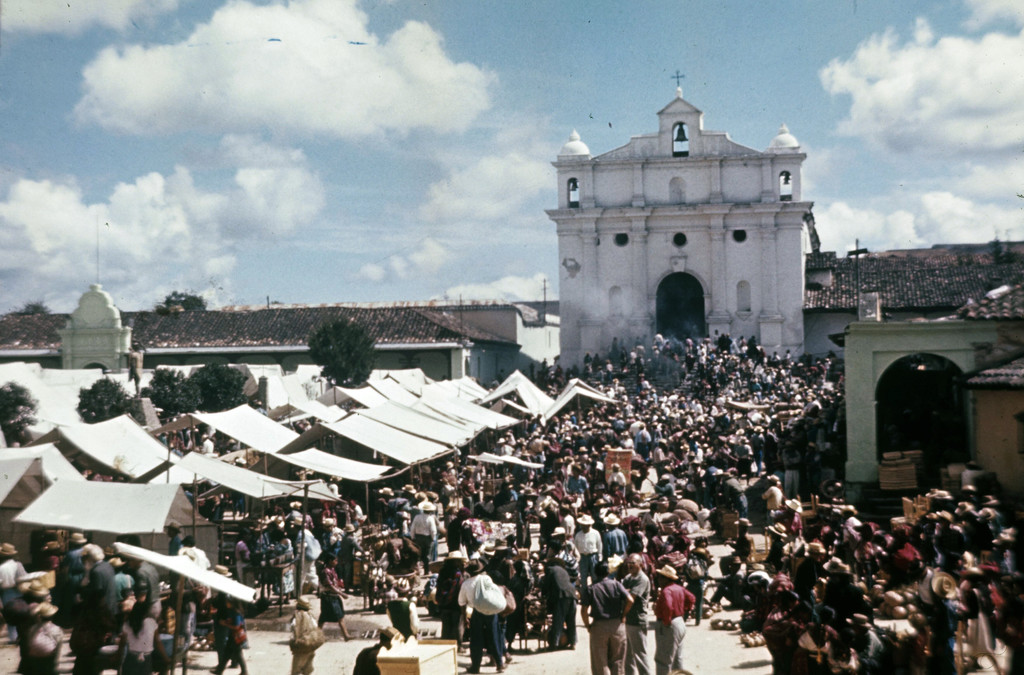 Chichicastenango. Plaza y Mercado