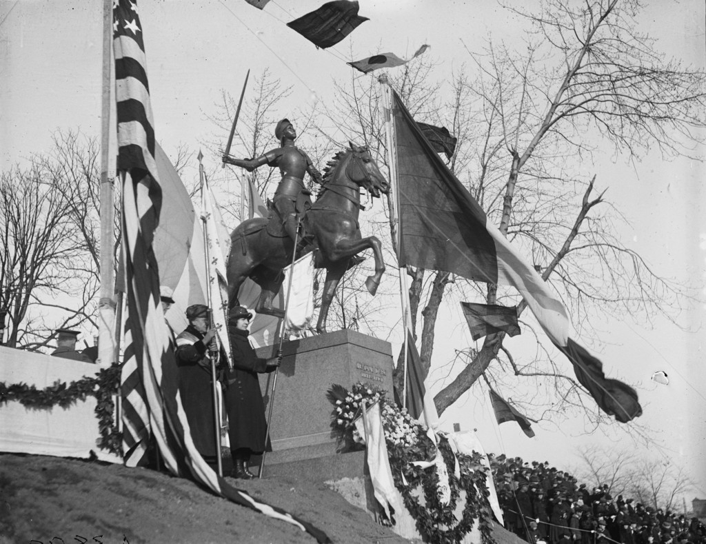 Meridian Hill Park: Ceremony at Jeanne d'Arc Memorial