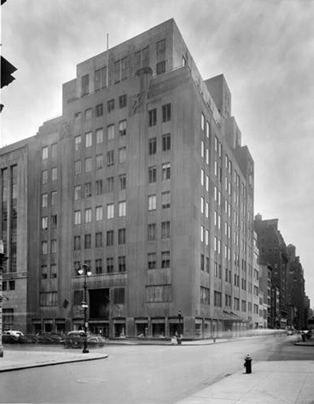 Bonwit Teller, view of side at 56th Street. 721 5th Avenue