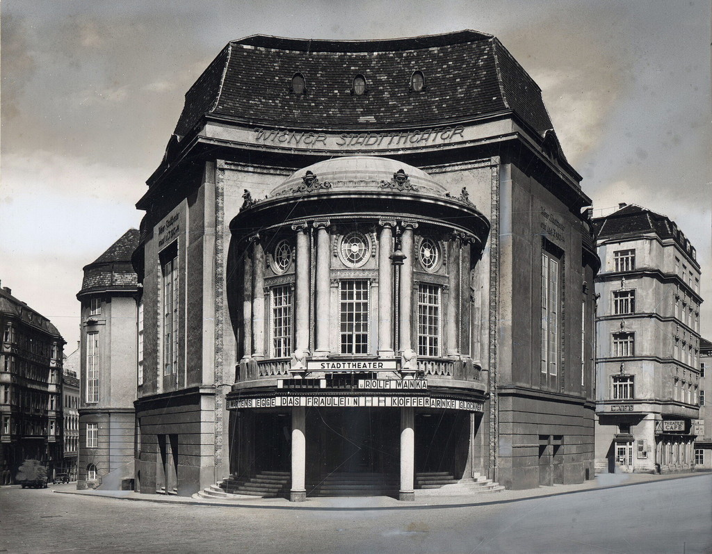 Laudongasse 36: Stadttheater (Ansicht von Süden)
