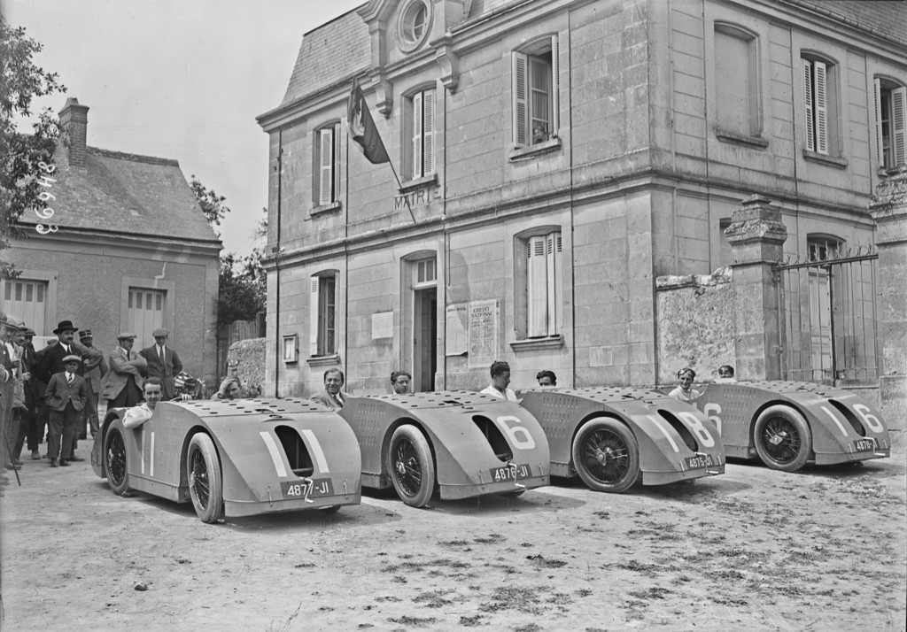 Semblançay, grand prix de l'ACF, équipe Bugatti lors de la journée de pesage