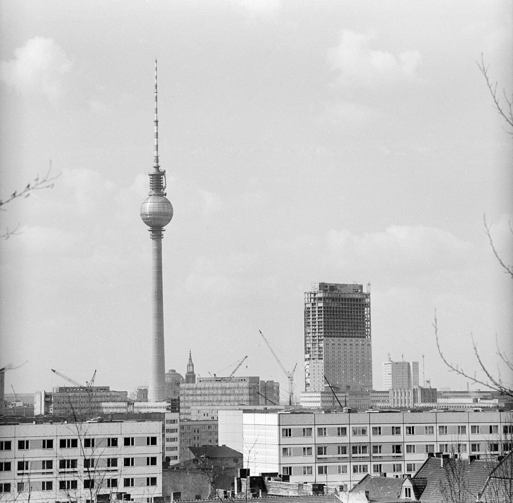 Errichtung des Bettenhochhauses des Interhotel Stadt Berlin